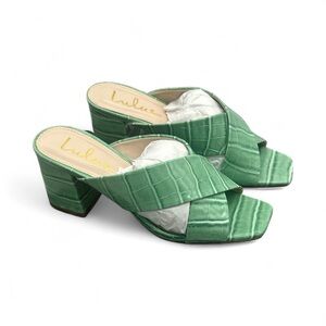 New‎ in box | Lulu's Emerald Croc-Embossed Heels
